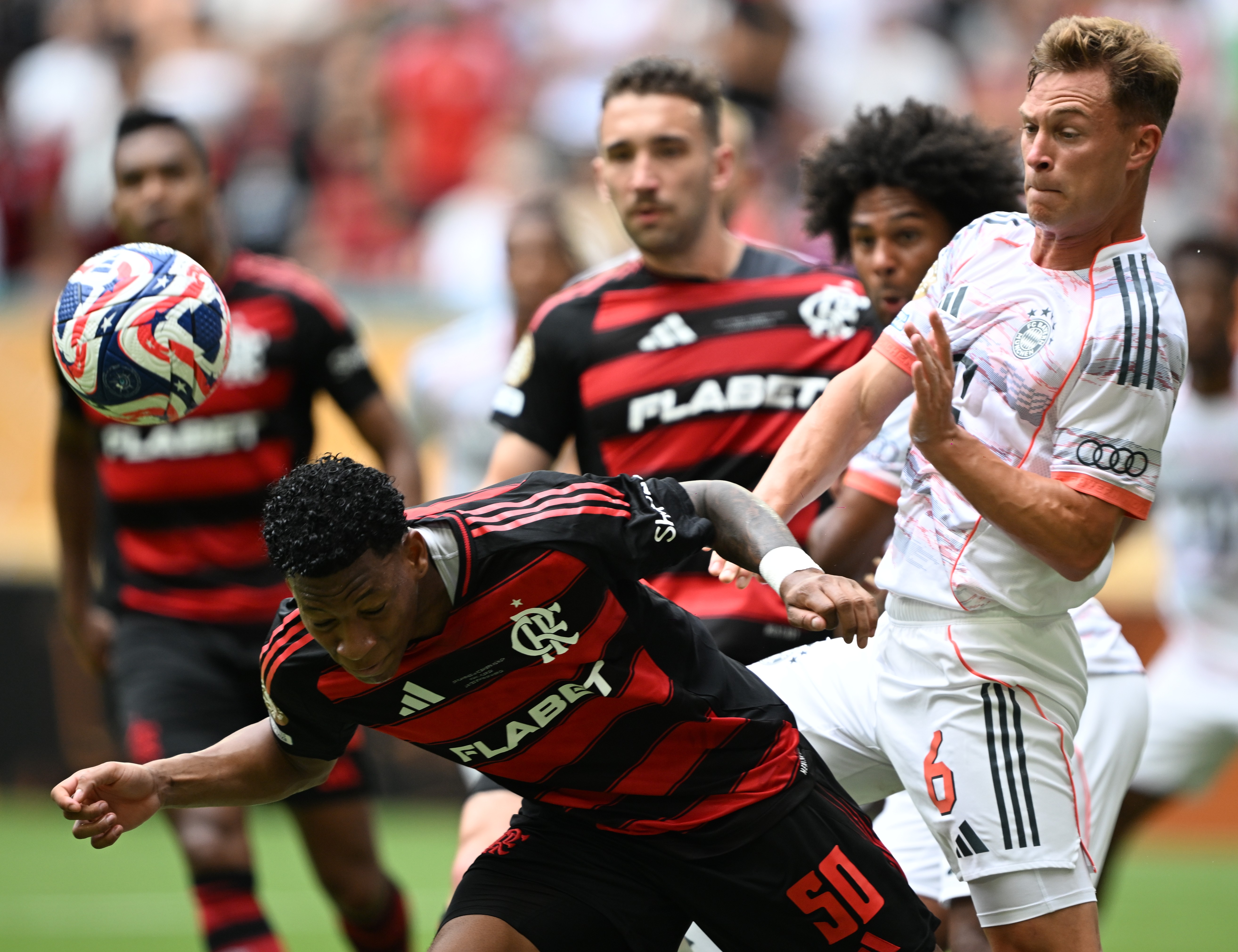 拜仁血洗巴西，卡塞米罗统治全场