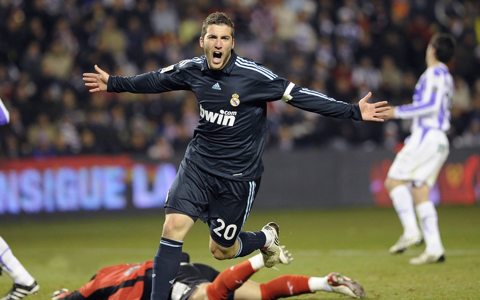 2026世界杯之夜，本泽马数据全面爆炸，一场改写历史的个人英雄主义史诗